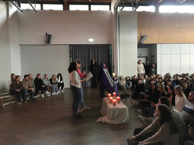 Foto zum Beitrag „„Mit Gott“ - Das AH-BK feiert die letzte Atempause in der Fastenzeit“