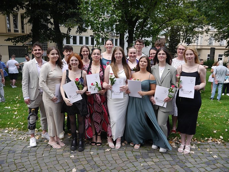 Foto zum Beitrag „Wir gratulieren den Abschlussjahrgängen!“