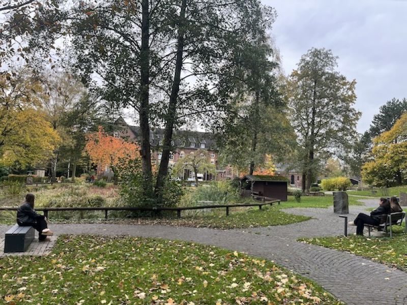 Foto zum Beitrag „Ein Lernort für Vielfalt: Exkursion in den Garten der Religionen“