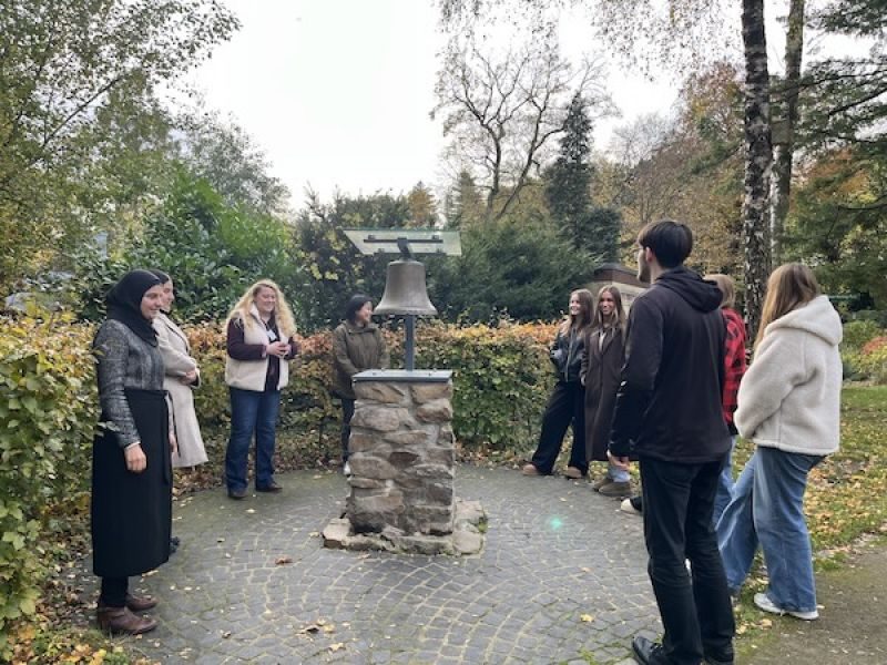 Foto zum Beitrag „Ein Lernort für Vielfalt: Exkursion in den Garten der Religionen“